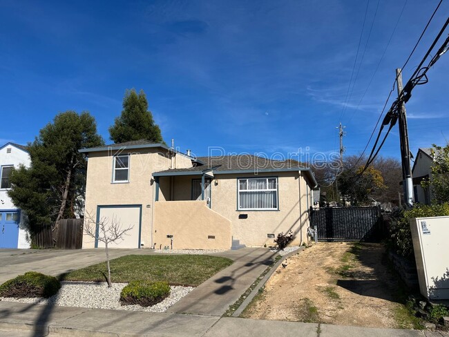 2420 Alameda St in Vallejo, CA - Building Photo - Building Photo