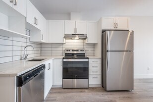 5915 Décarie in Montréal, QC - Building Photo