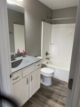 350 Stone Village Dr in Wentzville, MO - Foto de edificio - Building Photo