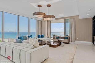 17975 Collins Ave, Unit 1002 in Sunny Isles Beach, FL - Building Photo