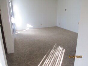 1208 E Walnut Ave in Lompoc, CA - Building Photo - Building Photo