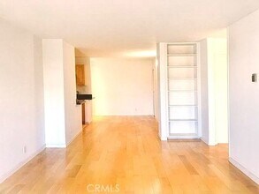 1033 3rd St, Unit 109 in Santa Monica, CA - Building Photo - Building Photo