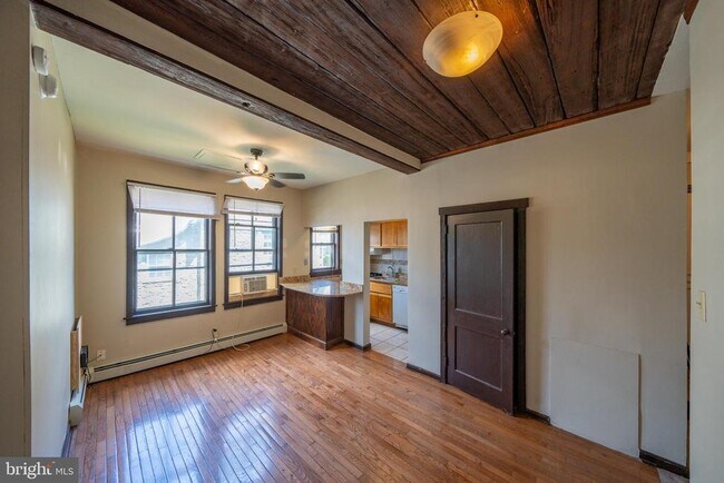 property at 209 W Chestnut St