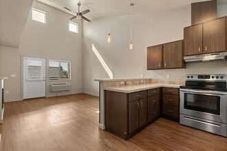 River Park & River Trail in Post Falls, ID - Foto de edificio - Building Photo