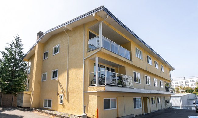 Pacific Villa Apartments in Victoria, BC - Building Photo - Building Photo