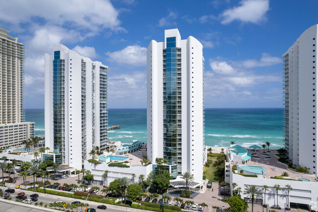 Oceania II in Sunny Isles Beach, FL - Building Photo - Building Photo