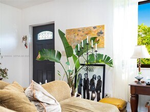 337 NW 47th St in Miami, FL - Building Photo - Building Photo