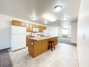 Beaver Suites in Minot, ND - Building Photo - Building Photo