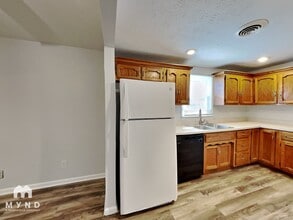 808 W Smith Valley Rd in Greenwood, IN - Building Photo - Building Photo