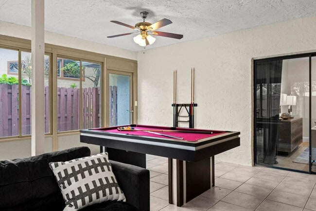 13575 Columbine Ave in Wellington, FL - Building Photo - Building Photo