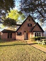 3800 September Dr in Baytown, TX - Building Photo