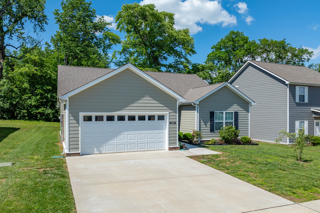 DerryBerry Estates in Spring Hill, TN - Building Photo