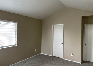 135586 W Maui Ln in Surprise, AZ - Building Photo - Building Photo