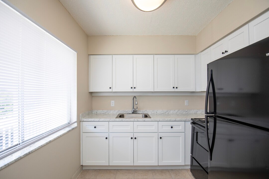 VillaDova in St. Petersburg, FL - Building Photo