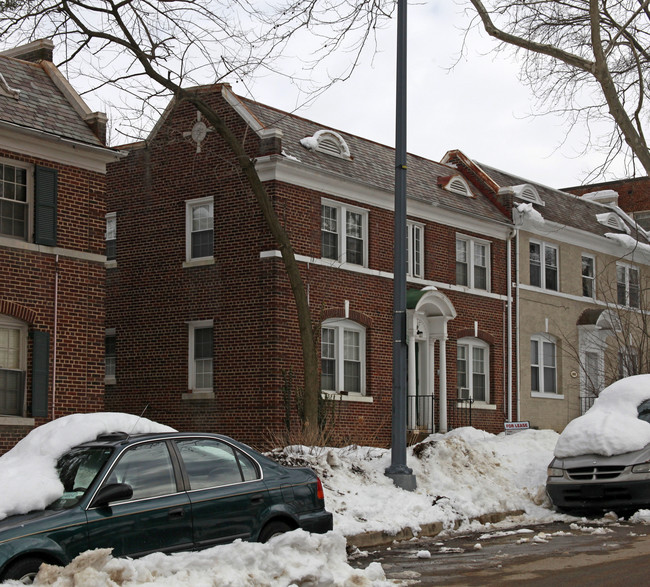 3937 Davis Pl NW in Washington, DC - Building Photo - Building Photo