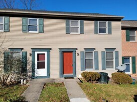 46 Ironstone Dr in Elizabethtown, PA - Building Photo