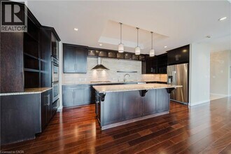 191 King St S in Waterloo, ON - Building Photo - Building Photo