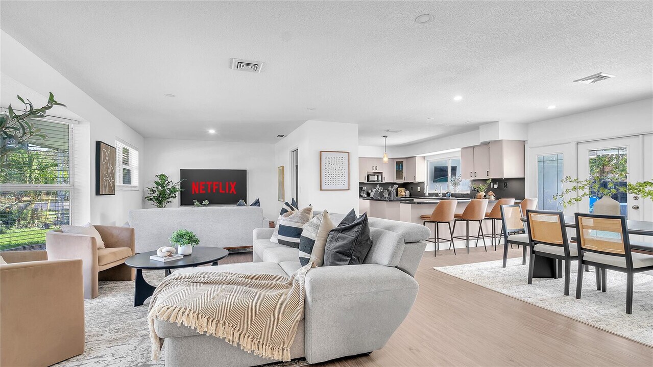 2201 N 50th Ave in Hollywood, FL - Building Photo