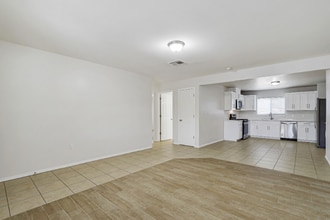 3214 N Stanton St in El Paso, TX - Building Photo - Building Photo