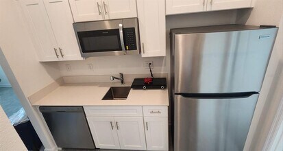 657 Trotters Dr, Unit B in Eagle Lake, FL - Building Photo - Building Photo