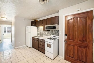 3512 Dodge St in Omaha, NE - Building Photo - Building Photo