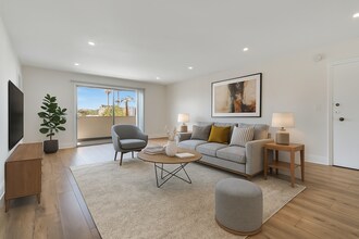 Bedford Luxury Investments LLC in Los Angeles, CA - Building Photo - Interior Photo