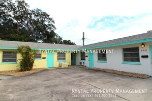 6373 Gateway Ave in Sarasota, FL - Building Photo