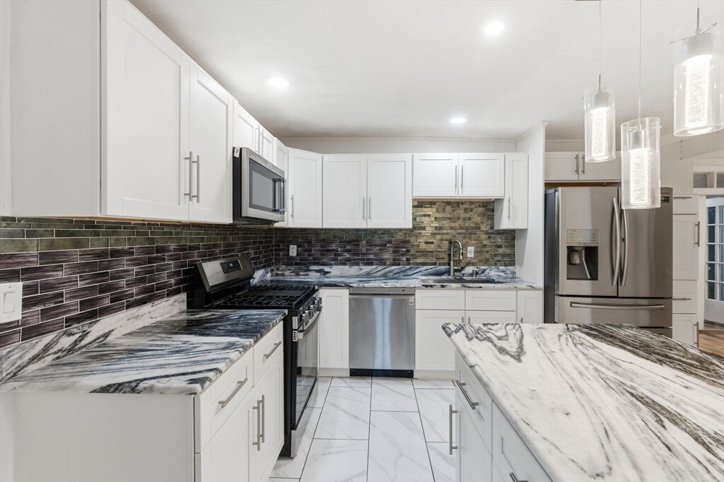 16 Floyd St in Woburn, MA - Building Photo