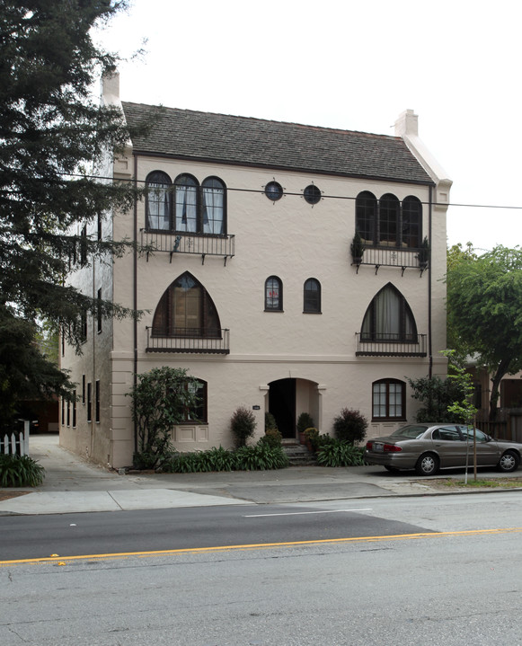 1045 El Camino Real in Burlingame, CA - Building Photo