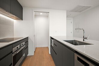 1245 Rue de Bleury in Montréal, QC - Building Photo - Building Photo