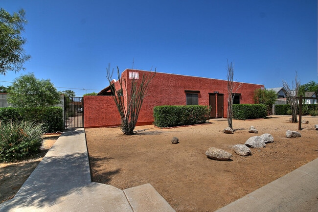 18034 N 41st St, Unit 2 in Phoenix, AZ - Building Photo - Building Photo