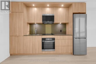 60 Central Park Roadway in Toronto, ON - Building Photo - Building Photo