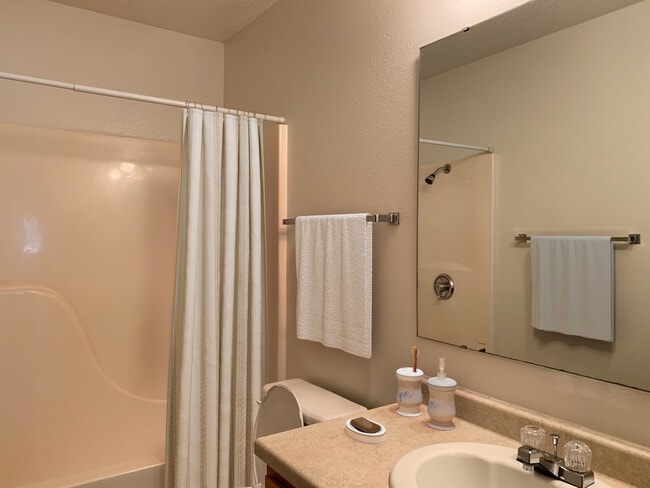 1409 14th Ave E, Unit 7 in West Fargo, ND - Building Photo - Building Photo