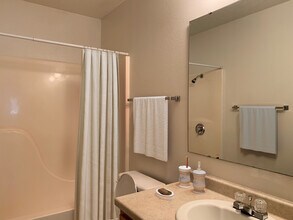 1515 14th Ave E, Unit 16 in West Fargo, ND - Building Photo - Building Photo