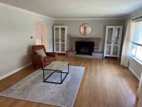2323 Westview Way in Santa Rosa, CA - Foto de edificio - Building Photo