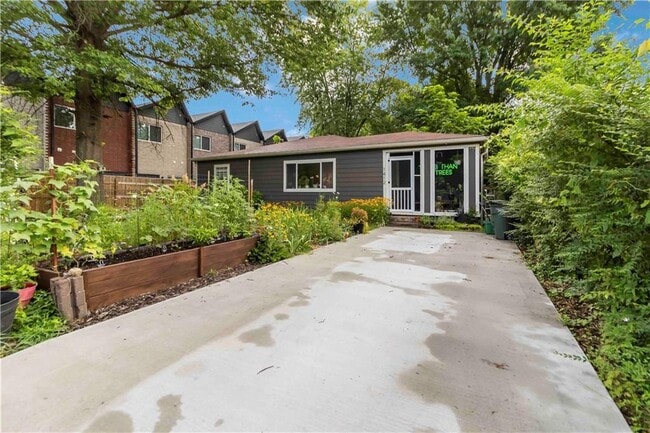 property at 1412 S W Ave