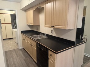 39501 Harrison Bay Ct in Harrison Township, MI - Building Photo - Building Photo