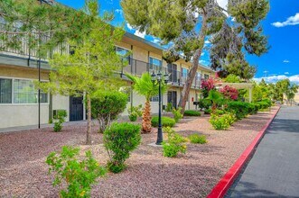 Desert Pines Villas in Las Vegas, NV - Building Photo - Building Photo