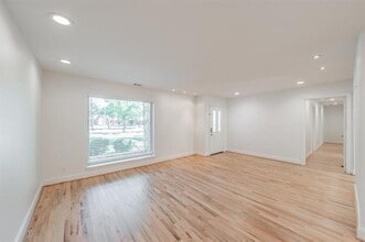 3340 Royal Ln in Dallas, TX - Building Photo - Building Photo