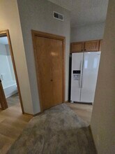 950 67th St, Unit 412 in West Des Moines, IA - Foto de edificio - Building Photo