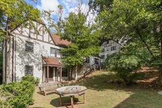 Manor Village in Birmingham, AL - Building Photo - Building Photo