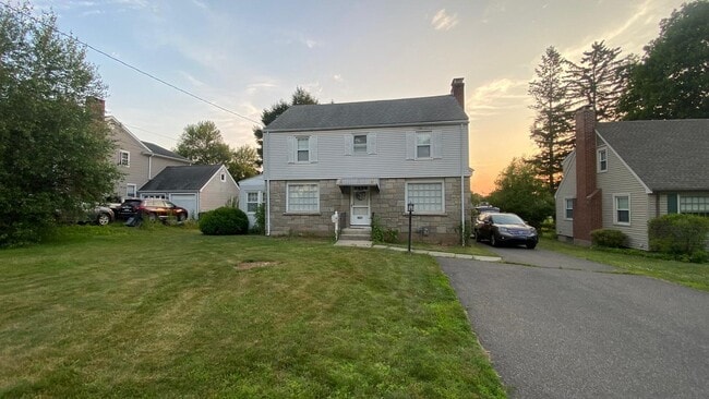 1607 Main St in Newington, CT - Building Photo - Building Photo