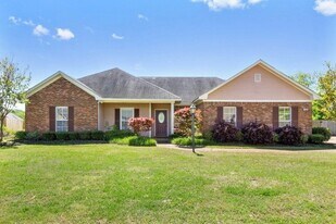 106 Hanover Cove in Clinton, MS - Building Photo