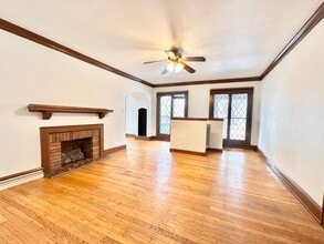 7705 W Rogers St, Unit 2 in West Allis, WI - Foto de edificio - Building Photo