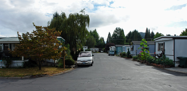 Santiago Estates in Springfield, OR - Building Photo - Building Photo