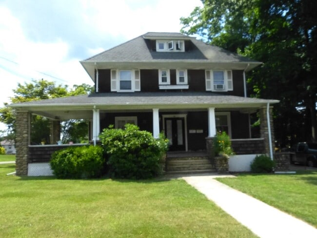 property at 27 S Middletown Rd