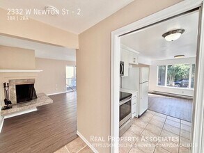 2332 W Newton St-Unit -2 in Seattle, WA - Building Photo - Building Photo