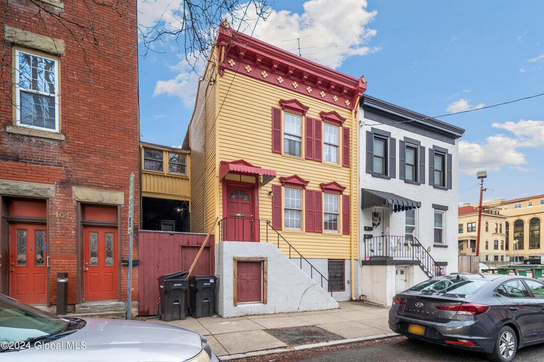 103 Ferry St-Unit -2nd flr in Troy, NY - Building Photo