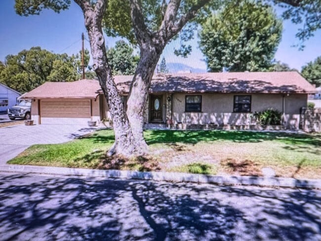 property at 11639 Hallwood Dr