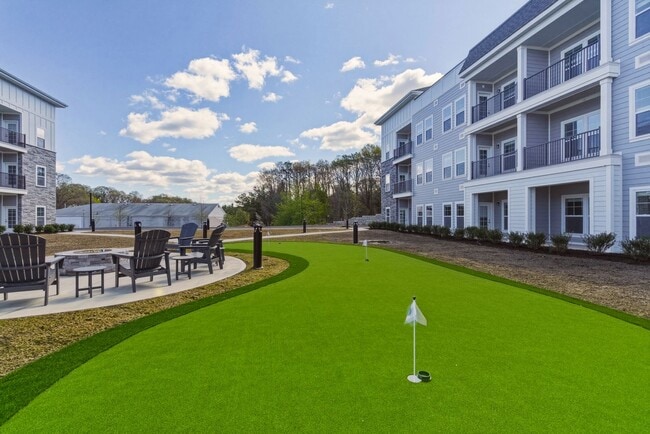 Fieldstone at Commack East in Commack, NY - Building Photo - Building Photo